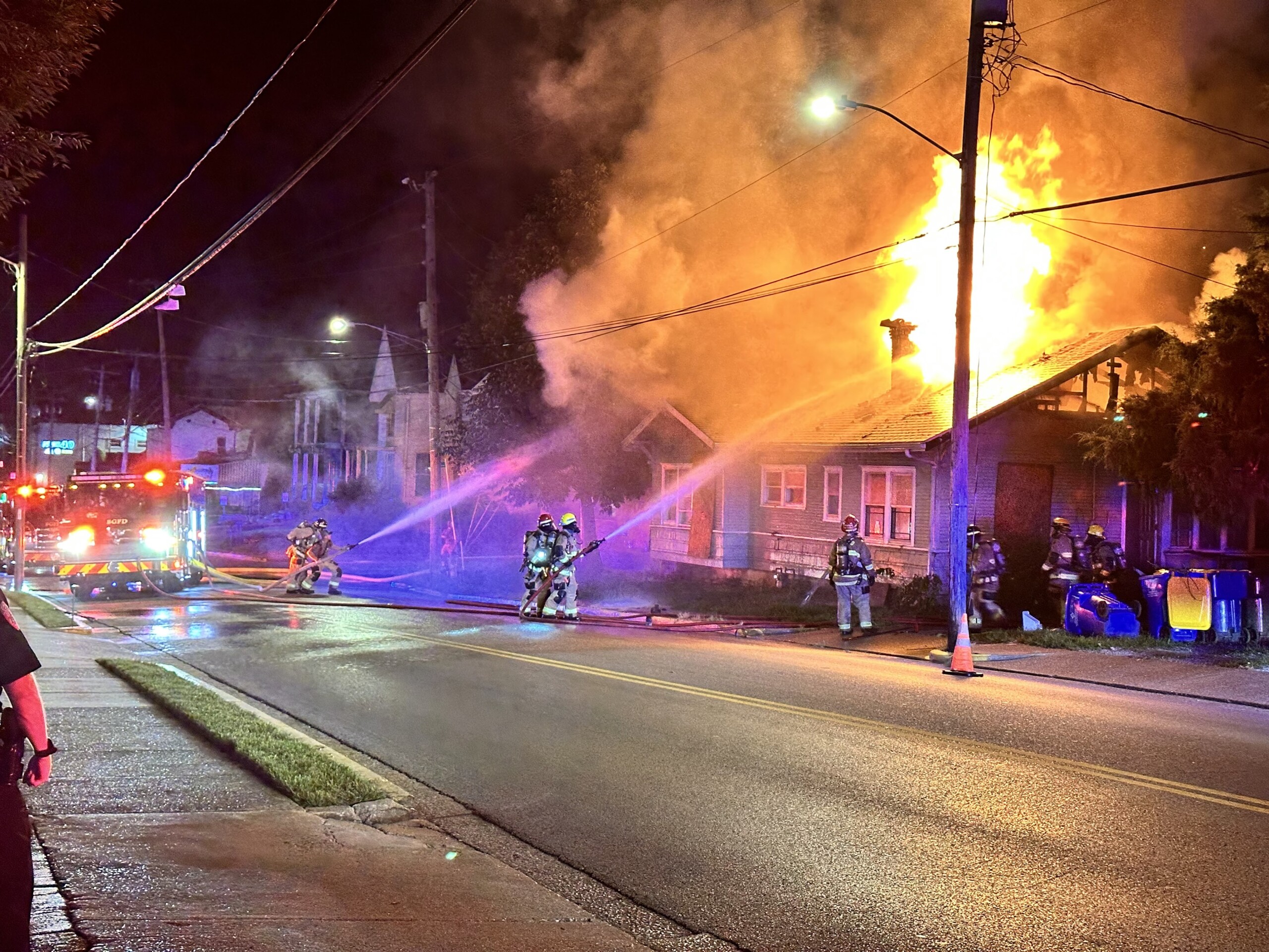 Crews battle blaze on Chestnut Street - WNKY News 40 Television
